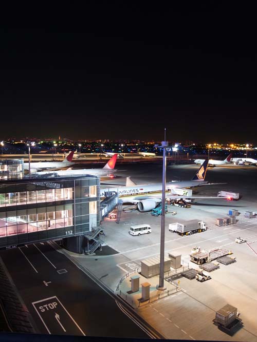 Haneda airport late at night002.jpg