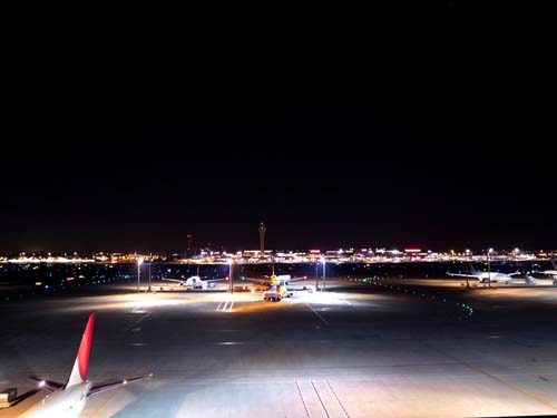 Haneda airport late at night003.jpg