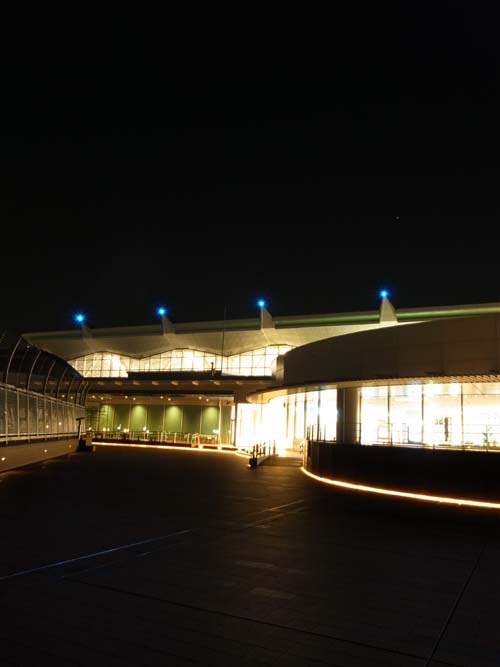 Haneda airport late at night006.jpg